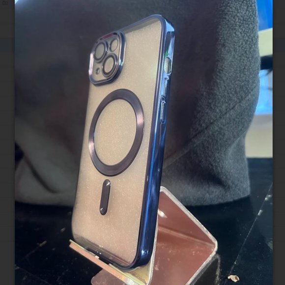 iPhone 15 Case - Luxury | Clear Soft Silicone | Magnetic Wireless Charging - Picture 3 of 6